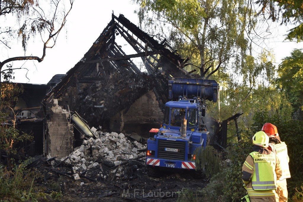 Grossfeuer Einfamilienhaus Siegburg Muehlengrabenstr P1022.JPG - Miklos Laubert